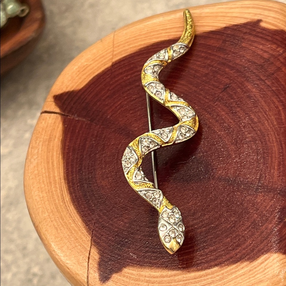 Elegant Gold and Silver Snake Brooch - Picture 2 of 5